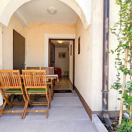 Apartment Maja One *