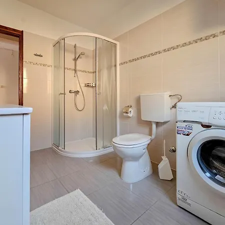 Apartment Maja One *
